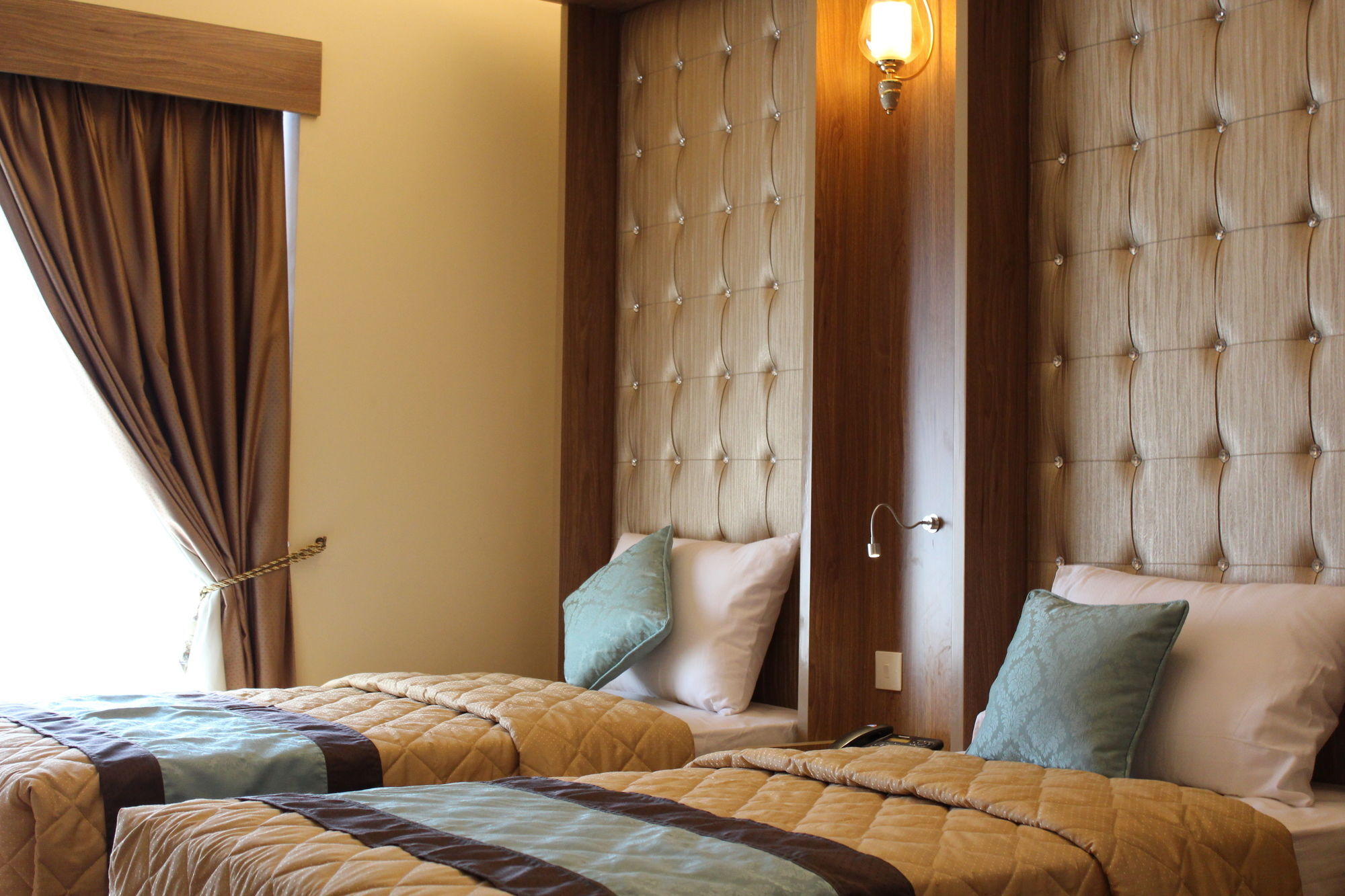 Naif Fort Hotel Dubai Exterior foto